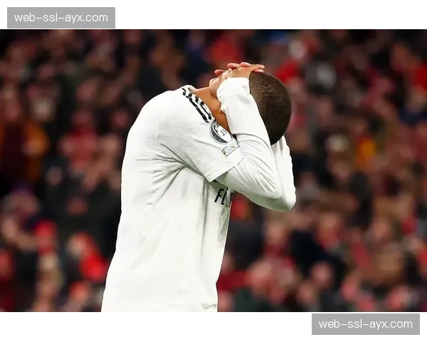 伯纳乌球场掌声送别皇马，十四冠王止步八强